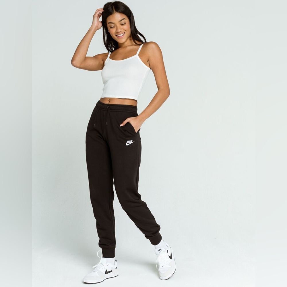 NIKE Sportswear Essential Womens Slim Jogger Sweatpants Black XS